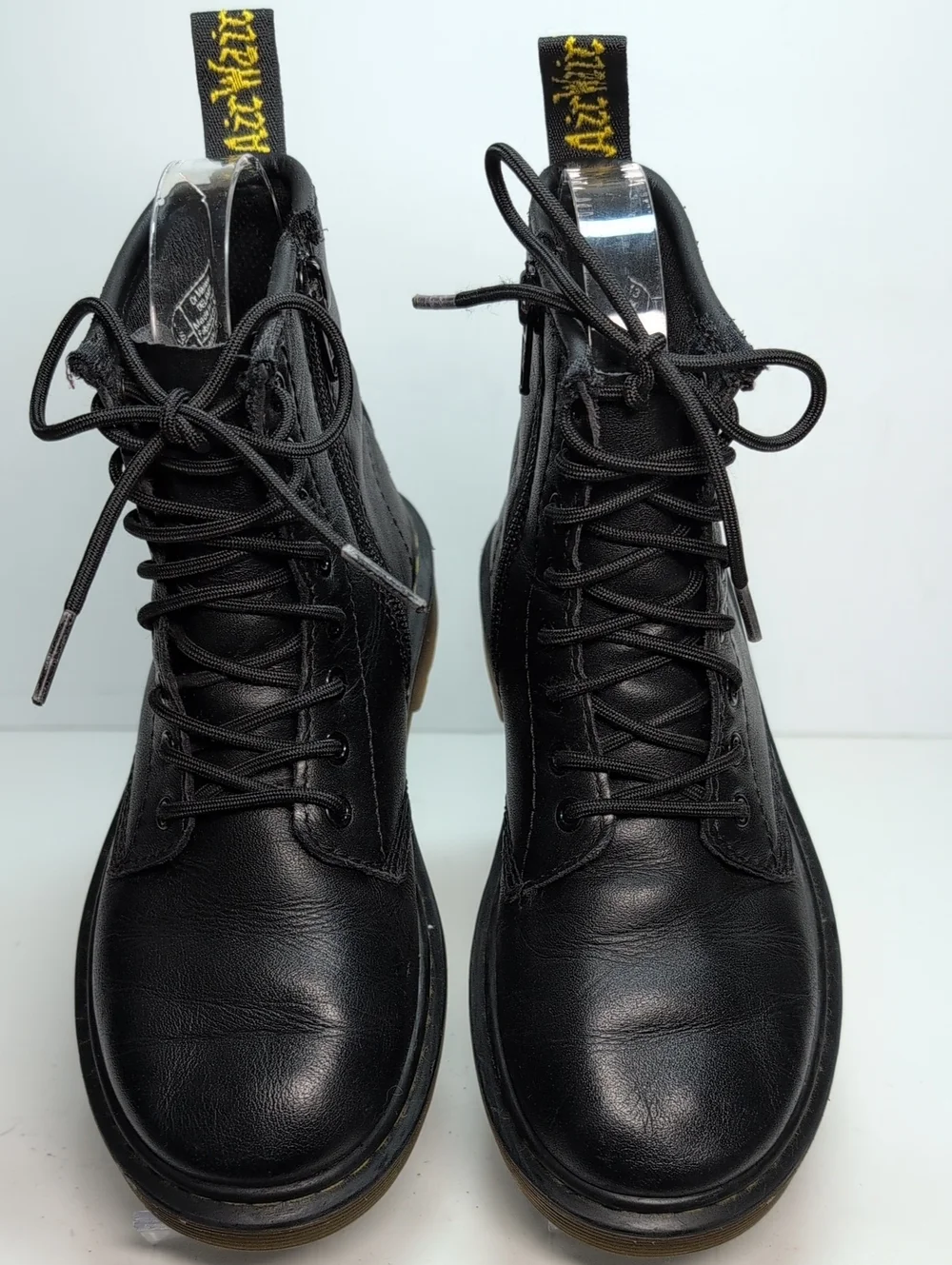 Dr Martens Delaney Airwair combat boot. Little girl or boy size 1 EU 32